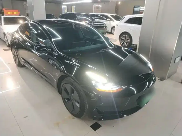 Tesla Model 3 — Фото автомобиля 3