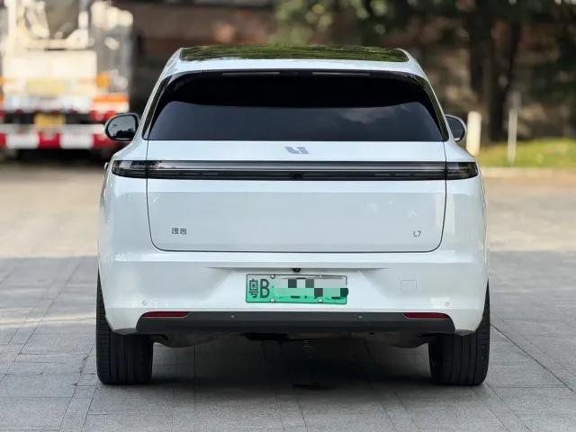 Li Auto L7 — Фото автомобиля 4