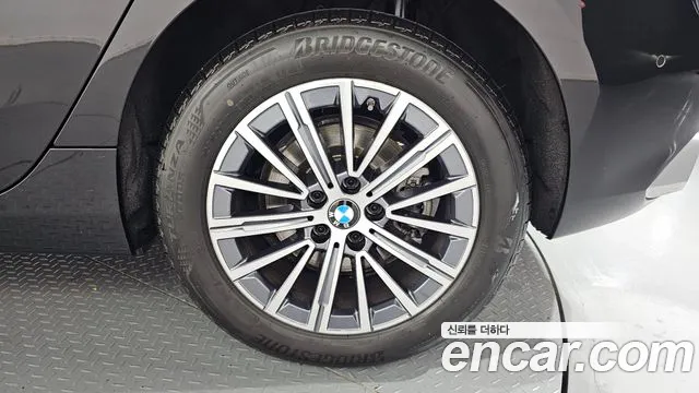 BMW 2 Series U06 — Фото автомобиля 6