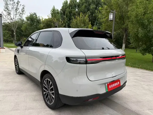 Leapmotor B10 — Фото автомобиля 8