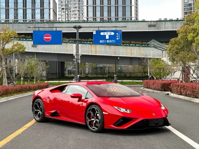 Lamborghini Huracan — Фото автомобиля 3