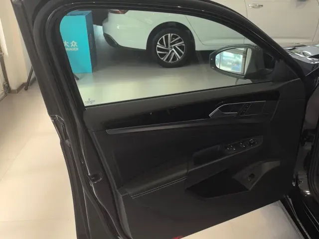 Volkswagen Passat — Фото автомобиля 9