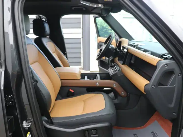 Land Rover Defender — Фото автомобиля 21