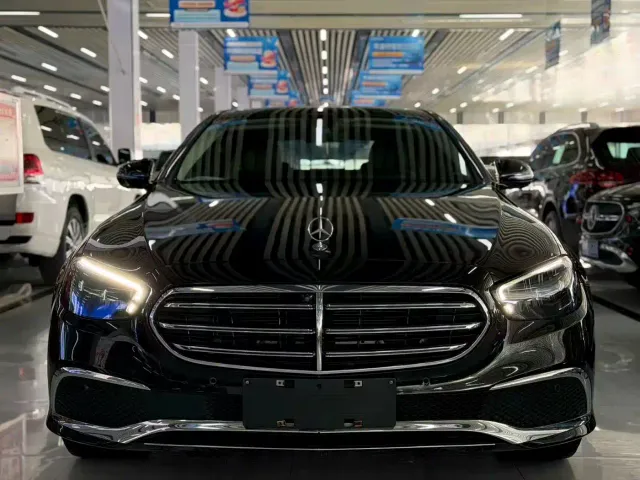 Mercedes-Benz E-Class — Фото автомобиля 2