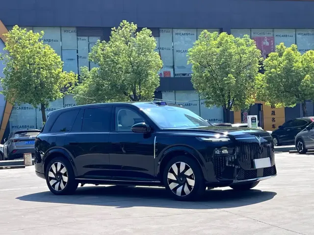 Voyah Auto VOYAH Taishan 8 — Фото автомобиля 3