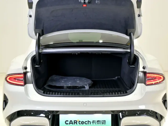 Xiaomi SU7 — Фото автомобиля 11