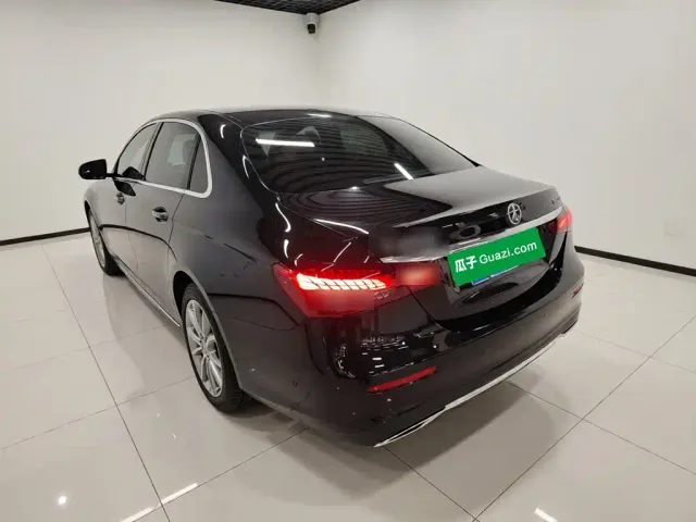 Mercedes-Benz E-Class — Фото автомобиля 22