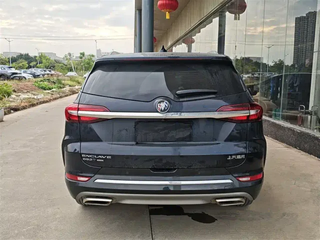 Buick Enclave — Фото автомобиля 8