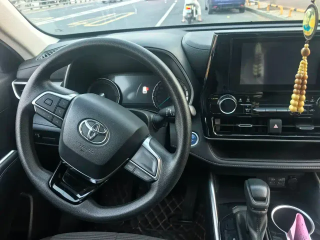 Toyota Highlander — Фото автомобиля 7
