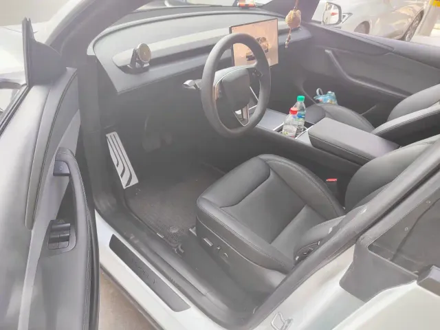 Tesla Model Y — Фото автомобиля 4
