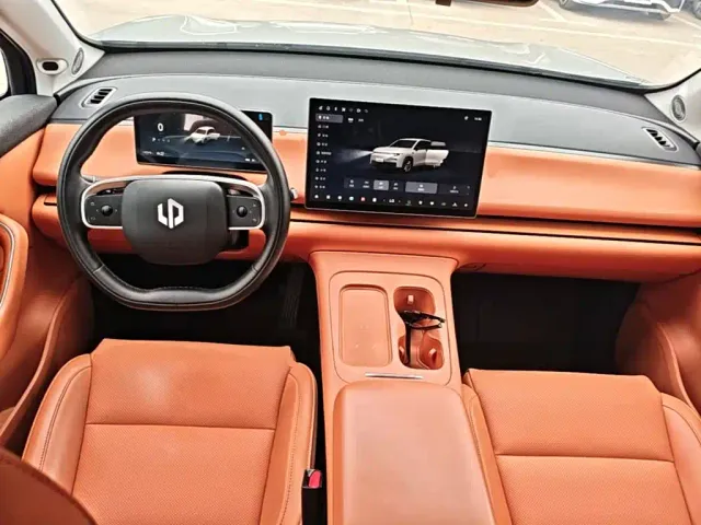 Leapmotor C10 — Фото автомобиля 9