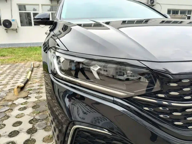 Volkswagen Passat — Фото автомобиля 7