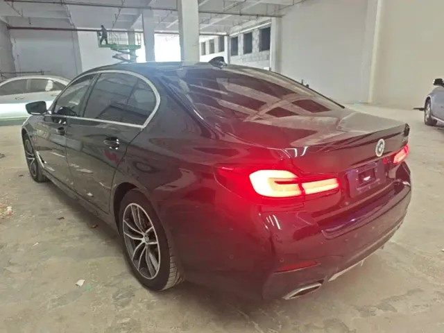 BMW 5 Series — Фото автомобиля 4