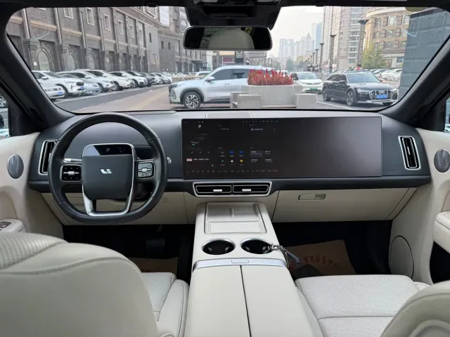 Li Auto L9 — Фото автомобиля 12