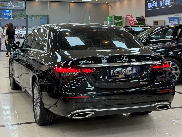 Mercedes-Benz E-Class — Фото автомобиля 16