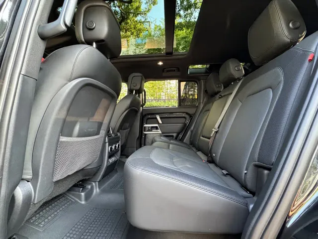 Land Rover Defender — Фото автомобиля 10