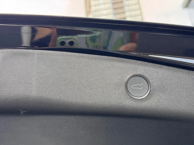 Tesla Model 3 — Фото автомобиля 25