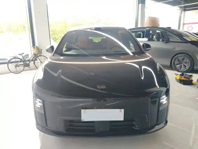 Li Auto i8 — Фото автомобиля 2
