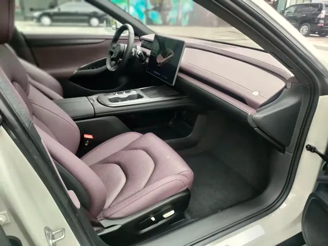 Xiaomi SU7 — Фото автомобиля 30