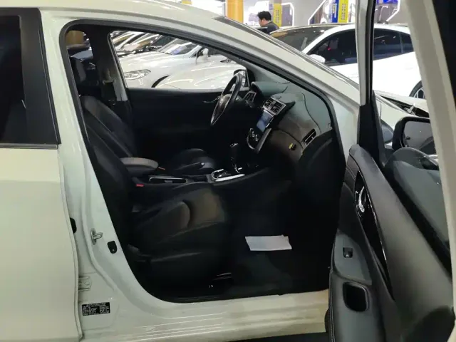 Nissan Tiida — Фото автомобиля 8