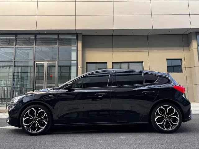 Ford Focus — Фото автомобиля 8