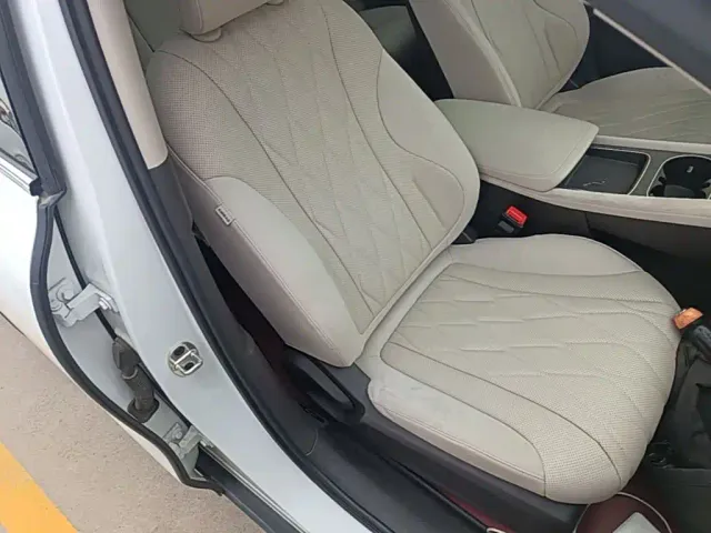 Roewe D7 — Фото автомобиля 24