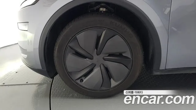 Tesla Model Y — Фото автомобиля 5