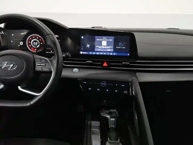 Hyundai Elantra — Фото автомобиля 12