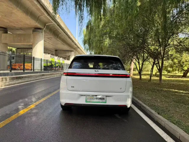 Li Auto L7 — Фото автомобиля 6
