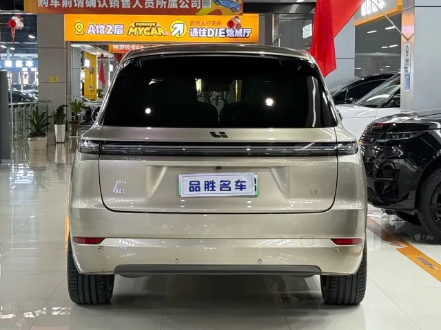 Li Auto L9 — Фото автомобиля 5