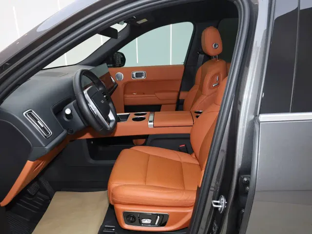 Li Auto L8 — Фото автомобиля 13