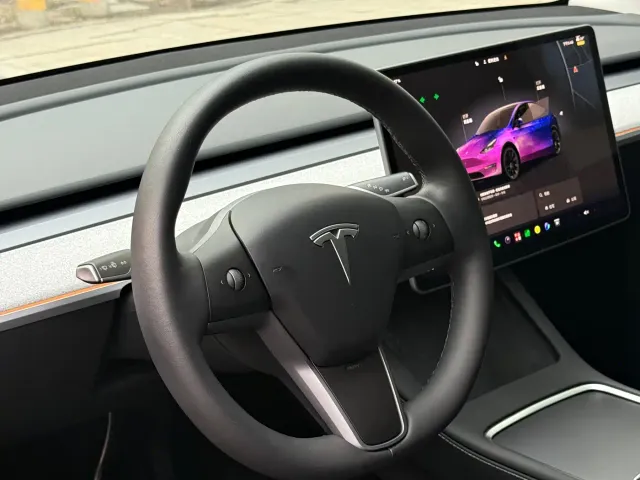 Tesla Model Y — Фото автомобиля 6