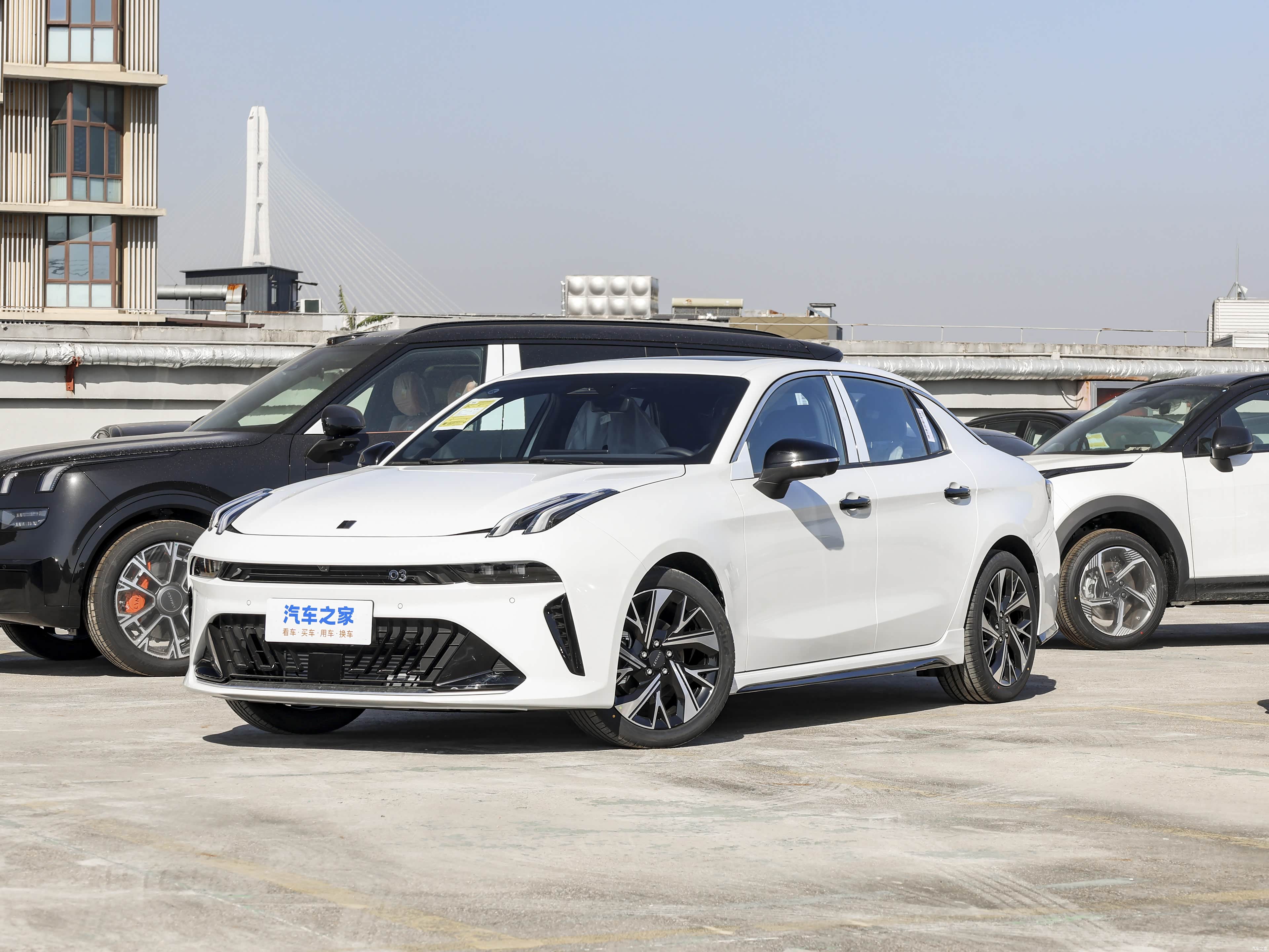 Lynk & Co 03 — Фото автомобиля 1