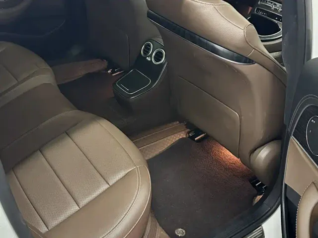 Mercedes-Benz E-Class — Фото автомобиля 12