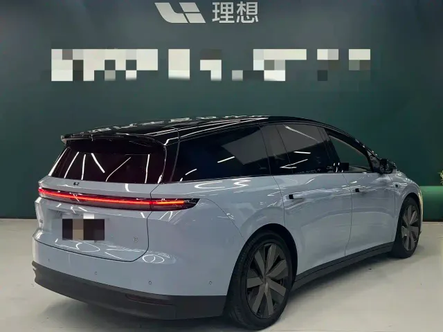 Li Auto i8 — Фото автомобиля 3