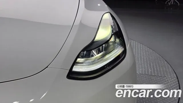 Tesla Model Y — Фото автомобиля 22