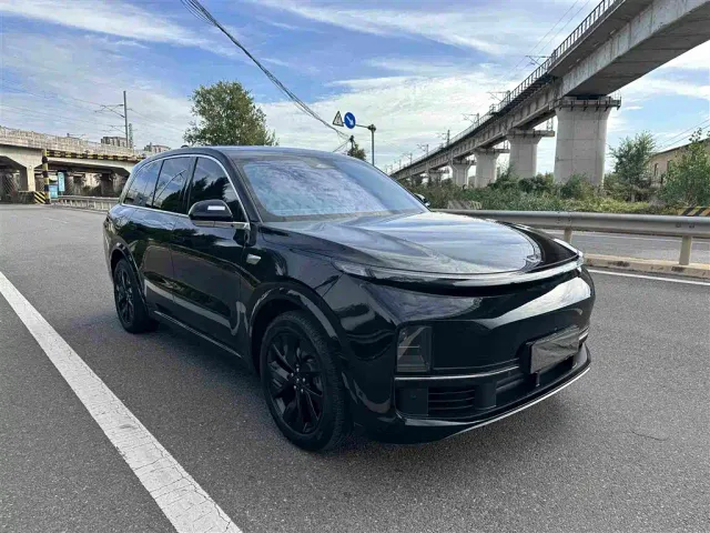 Li Auto L8 — Фото автомобиля 3