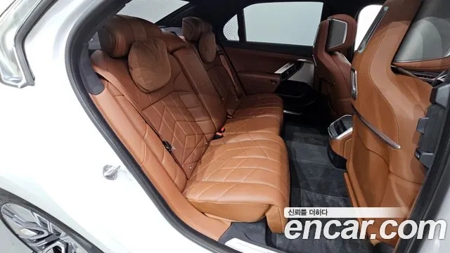 BMW 7 Series G70 — Фото автомобиля 17