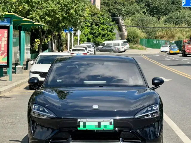 Xiaomi SU7 — Фото автомобиля 2