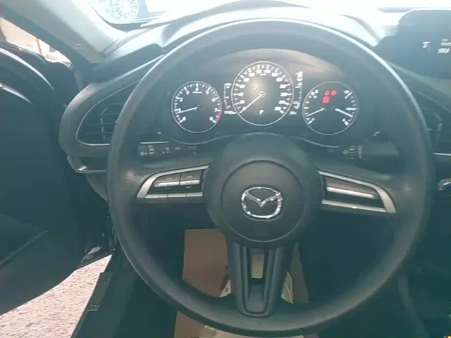 Mazda Axela — Фото автомобиля 10