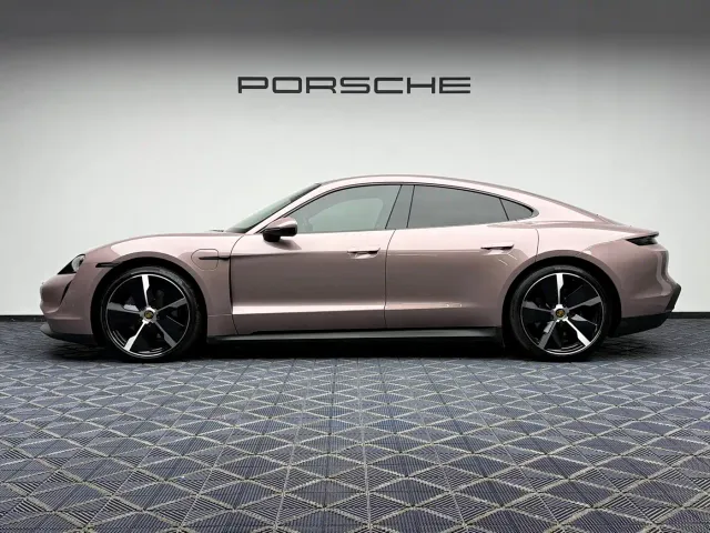 Porsche Taycan — Фото автомобиля 5
