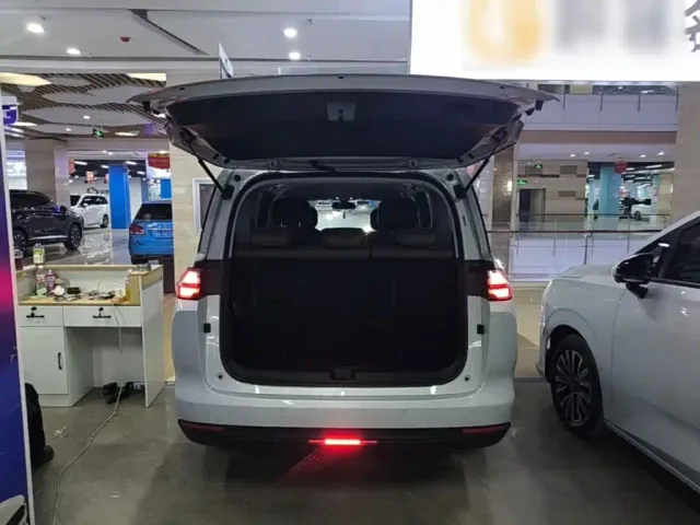 Wuling Starlight 730 — Фото автомобиля 18