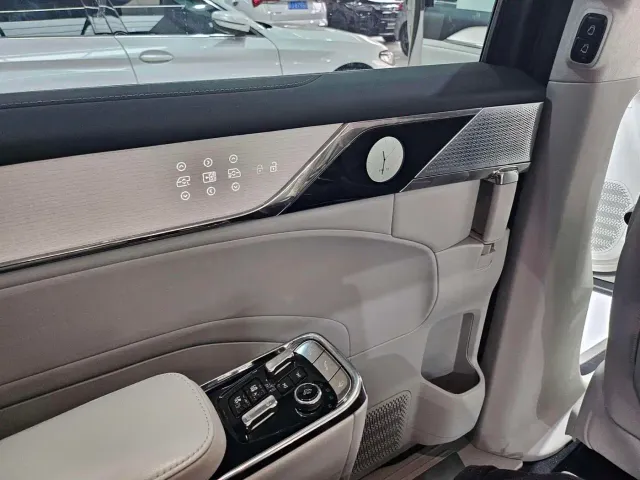 Volvo Volvo EM90 2025 Ultra Six-Seater — Фото автомобиля 21
