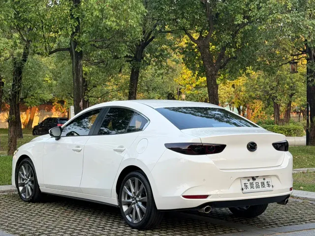 Mazda Axela — Фото автомобиля 5