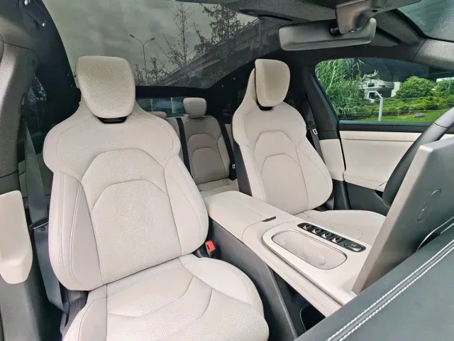 Xiaomi SU7 — Фото автомобиля 13