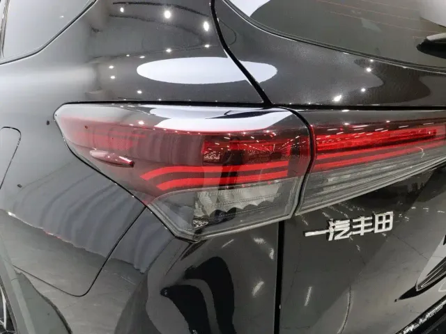 Toyota Crown Kluger — Фото автомобиля 21