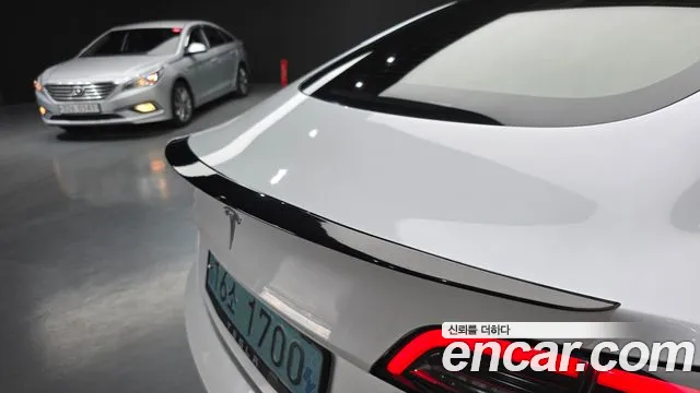 Tesla Model 3 — Фото автомобиля 28
