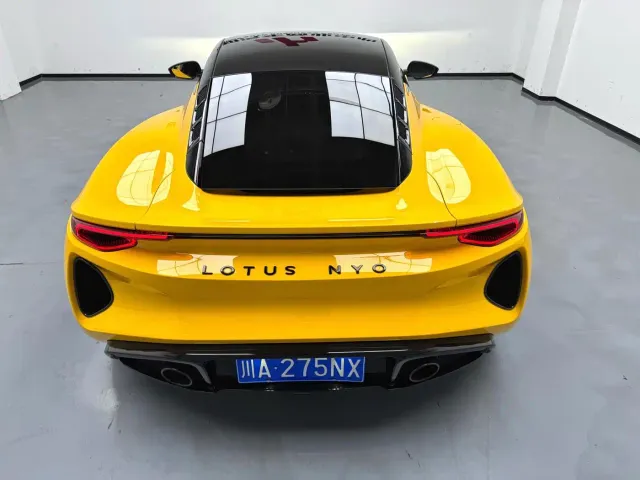 Lotus Emira — Фото автомобиля 9