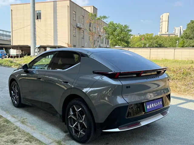 Lynk & Co Z20 — Фото автомобиля 5