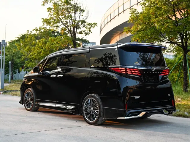 Toyota Alphard — Фото автомобиля 4